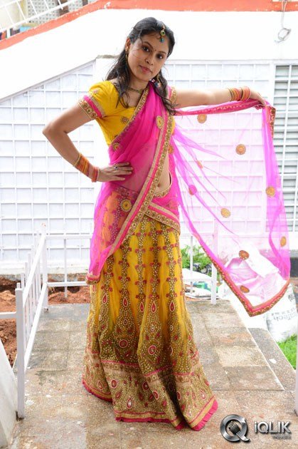 Sumi-Ghosh-At-Lovers-Park-Movie-Opening